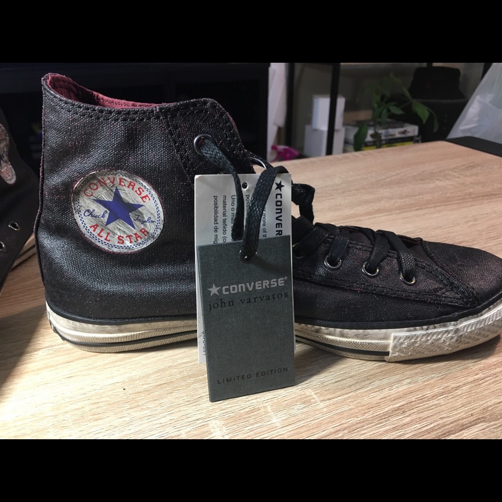 SOLD! John Varvatos Converse All Star paint Black Red